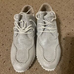 Women’s Diba True brand new silver poker hand size 9